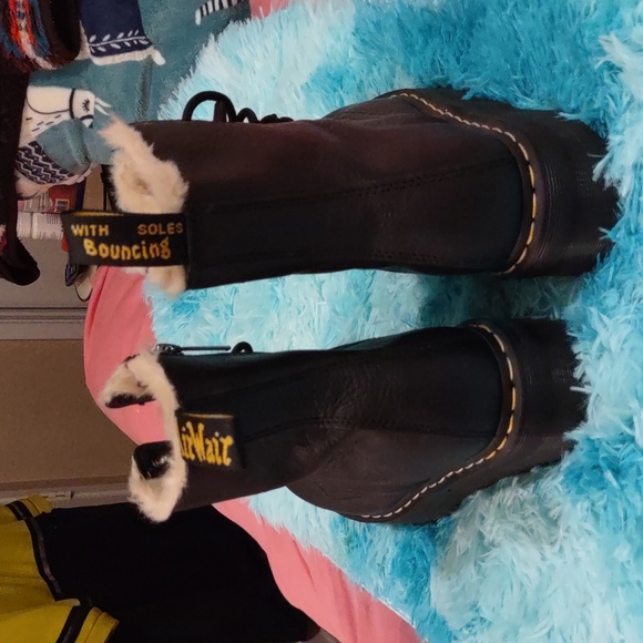 Dr. Martens boots size 8 - Picture 3 of 4